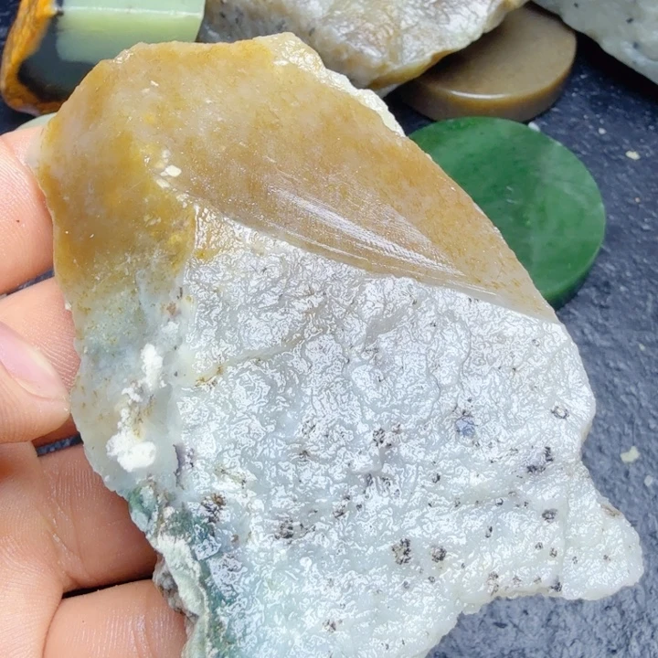 和田玉（糖玉）未镶嵌珠宝奇石