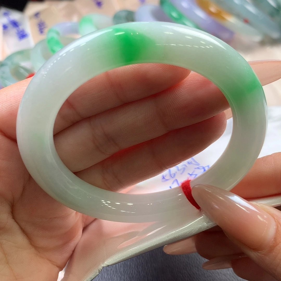 翡翠未镶嵌手镯（圆镯）56.3元大漏