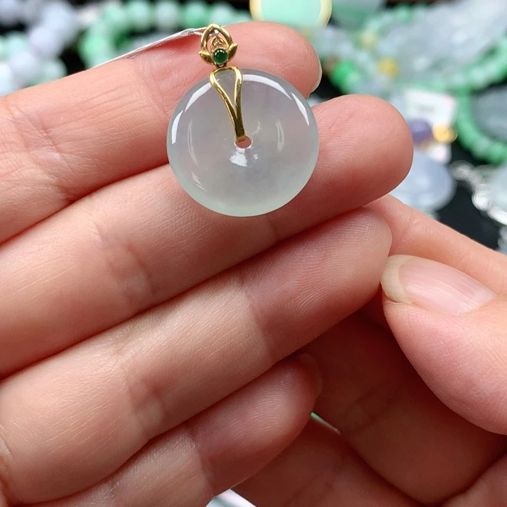 颈饰未镶嵌翡翠平安扣