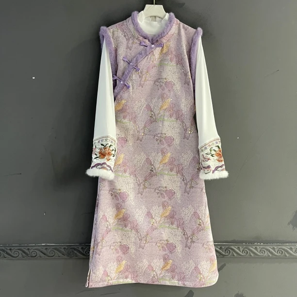 秋冬季新中式国风刺绣锦缎加绒马甲毛毛边一字扣连衣裙女