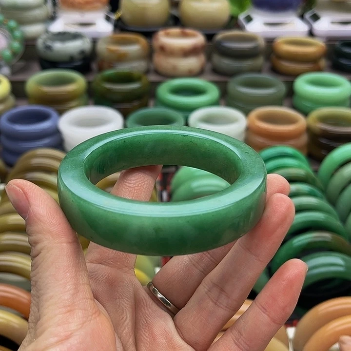 未镶嵌手镯（圆镯）石英质玉