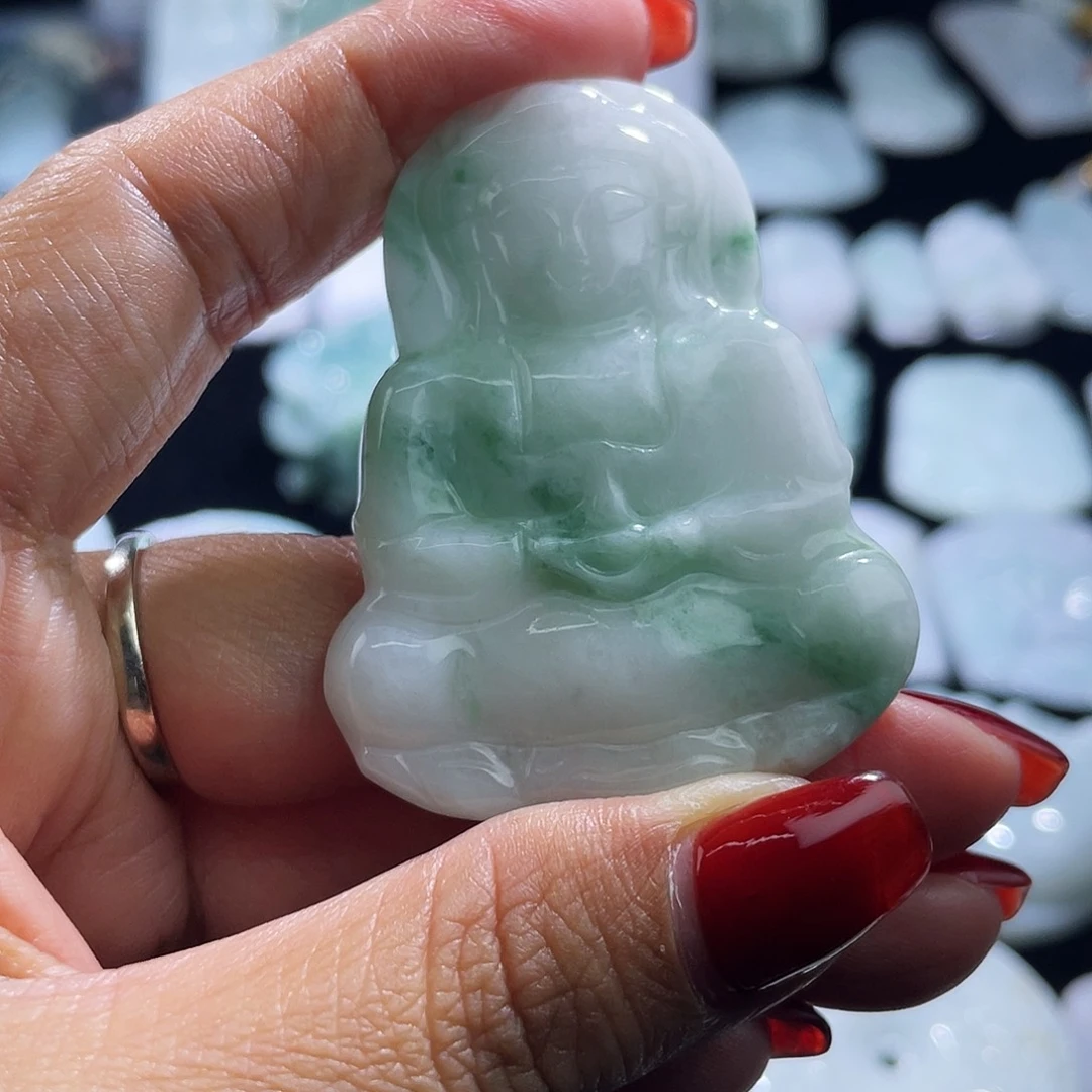 翡翠未镶嵌颈饰观音