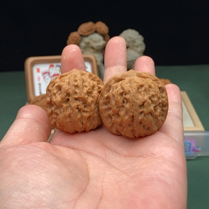 千***空文玩核桃把件龙脉