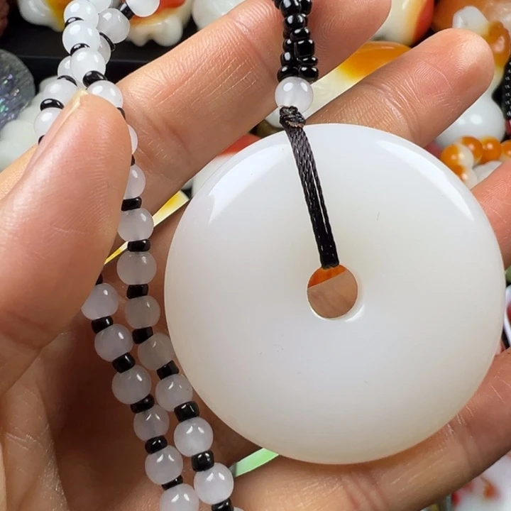 新疆戈壁五彩石js