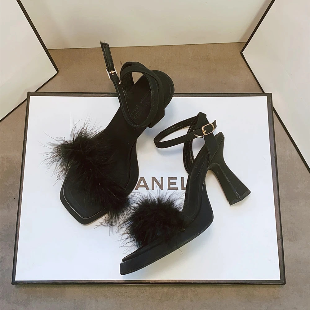 法式毛毛一字带凉鞋女粗跟防水台露趾轻奢高级感夏新款宴会高跟鞋