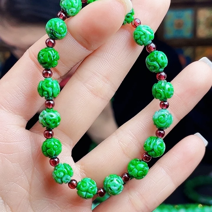 翡翠未镶嵌颈饰多样性