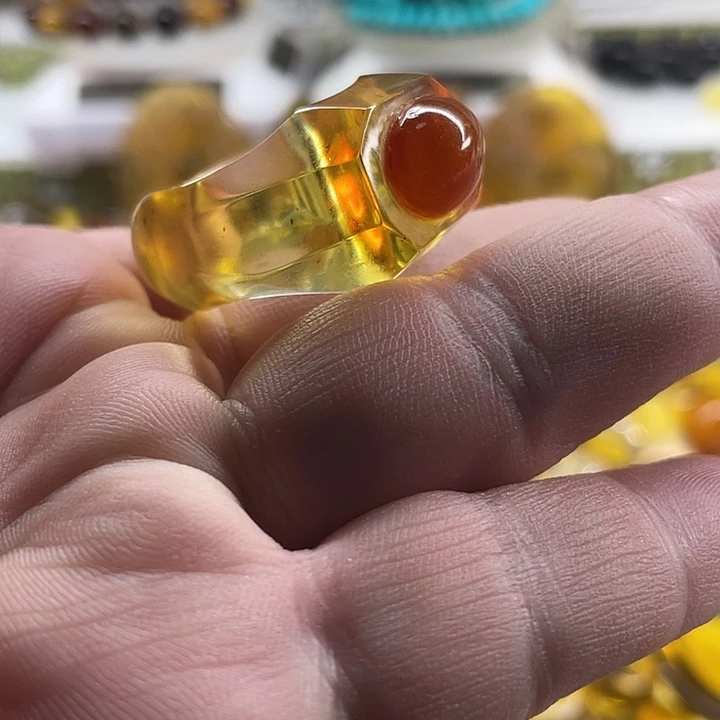 琥珀未镶嵌裸石戒指