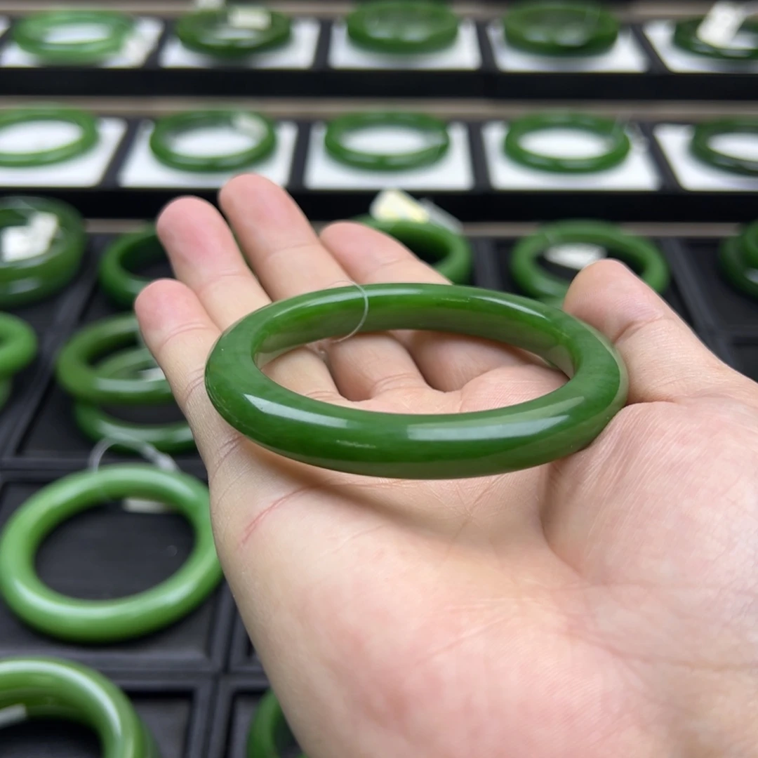 和田玉（碧玉）未镶嵌手镯