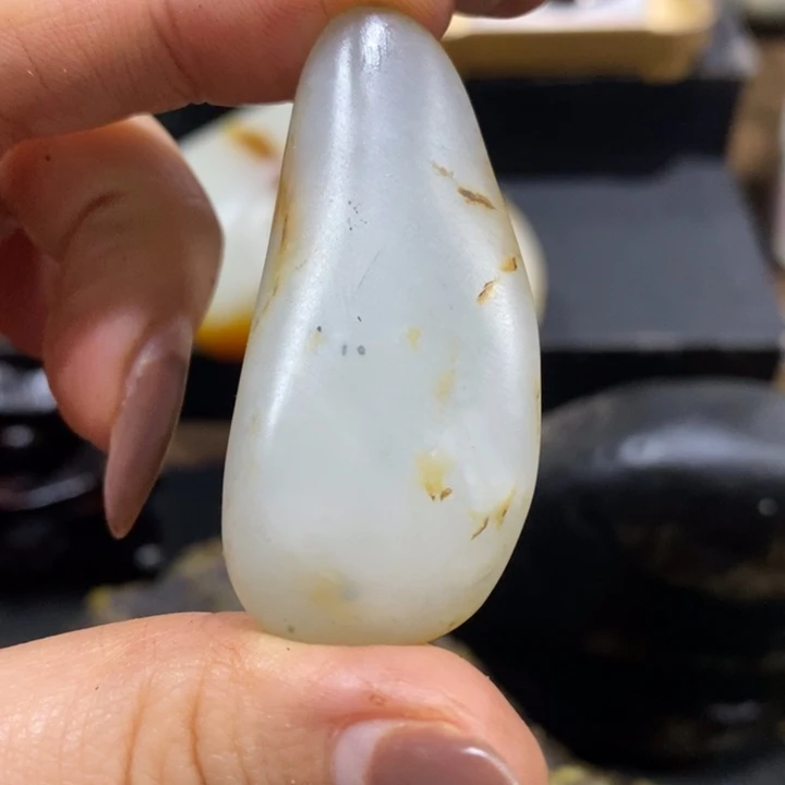 颈饰未镶嵌和田玉（糖玉）