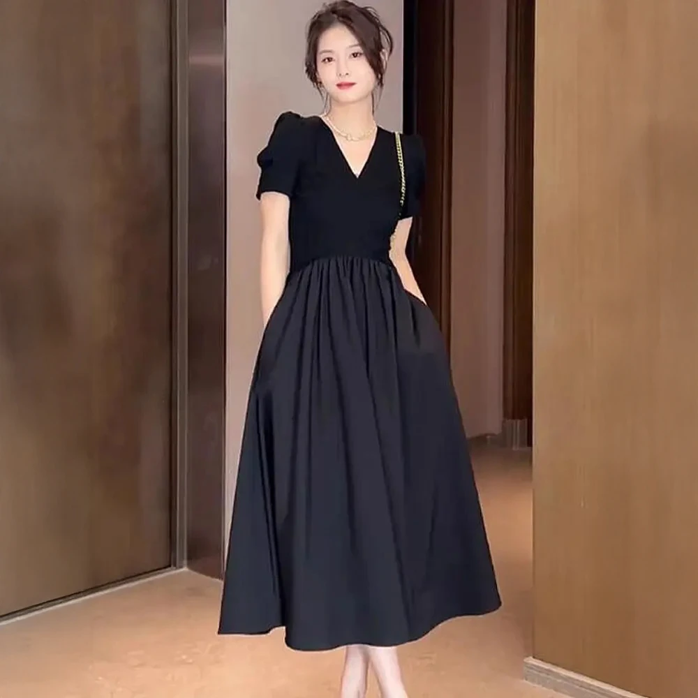 2025夏季新款法式高级感气质女神范御姐赫本风收腰黑色显瘦连衣裙