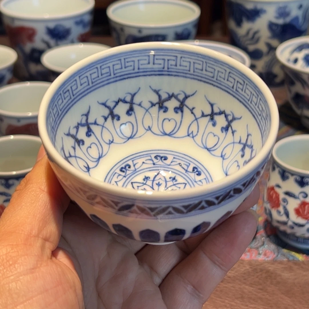 精品青花菊瓣纹宝相鸡心杯口径约8.5厘米