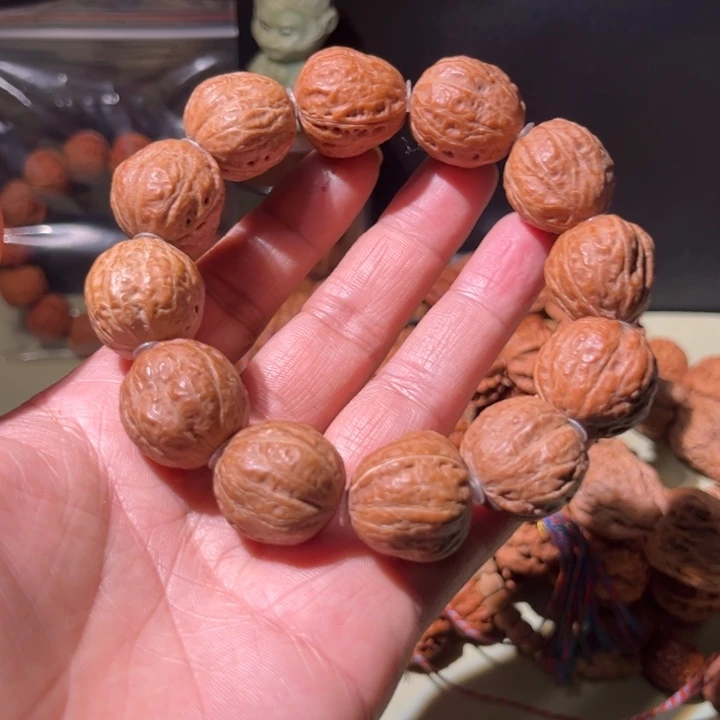 手串文玩核桃…………38
