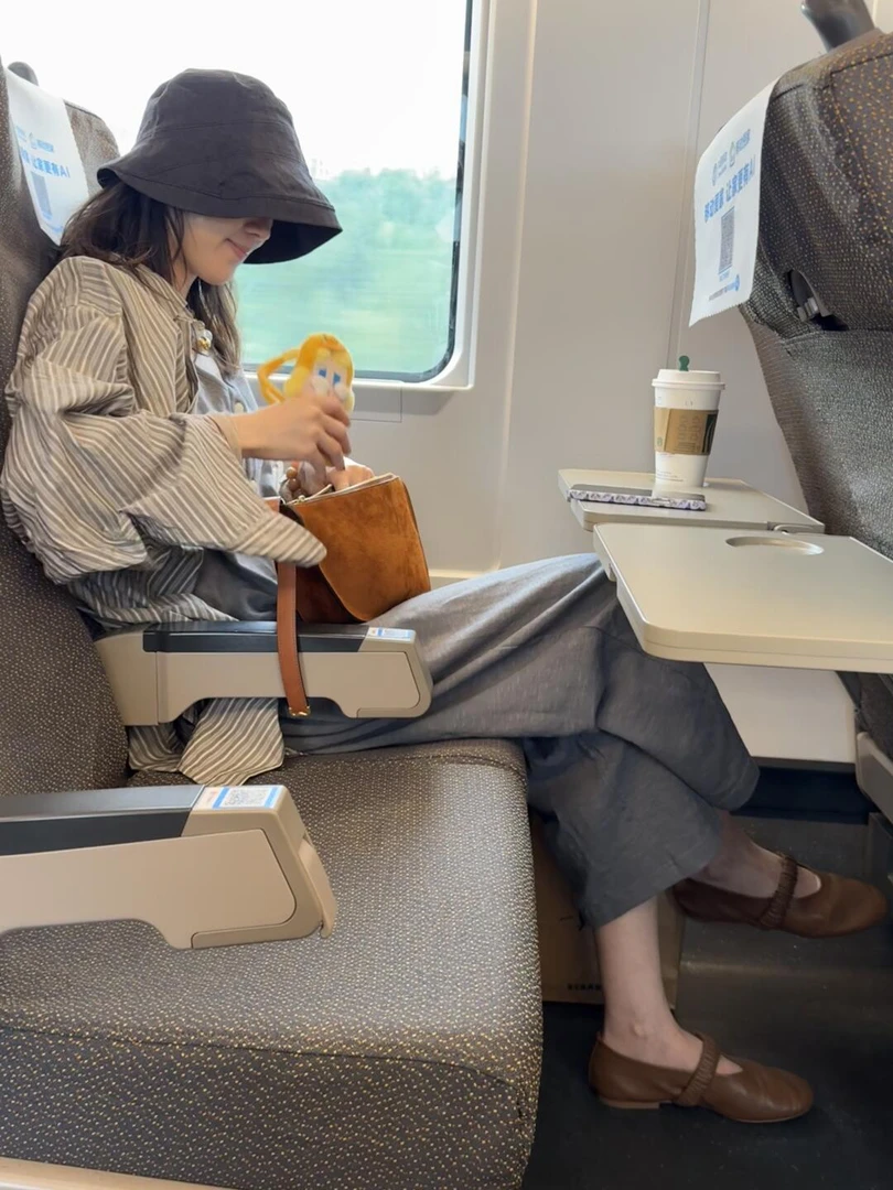 2025夏季新款法式气质减龄时尚穿搭条纹防晒衬衫休闲连体裤两件套