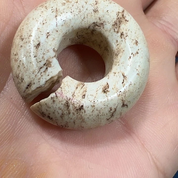 透闪石质玉未镶嵌挂件