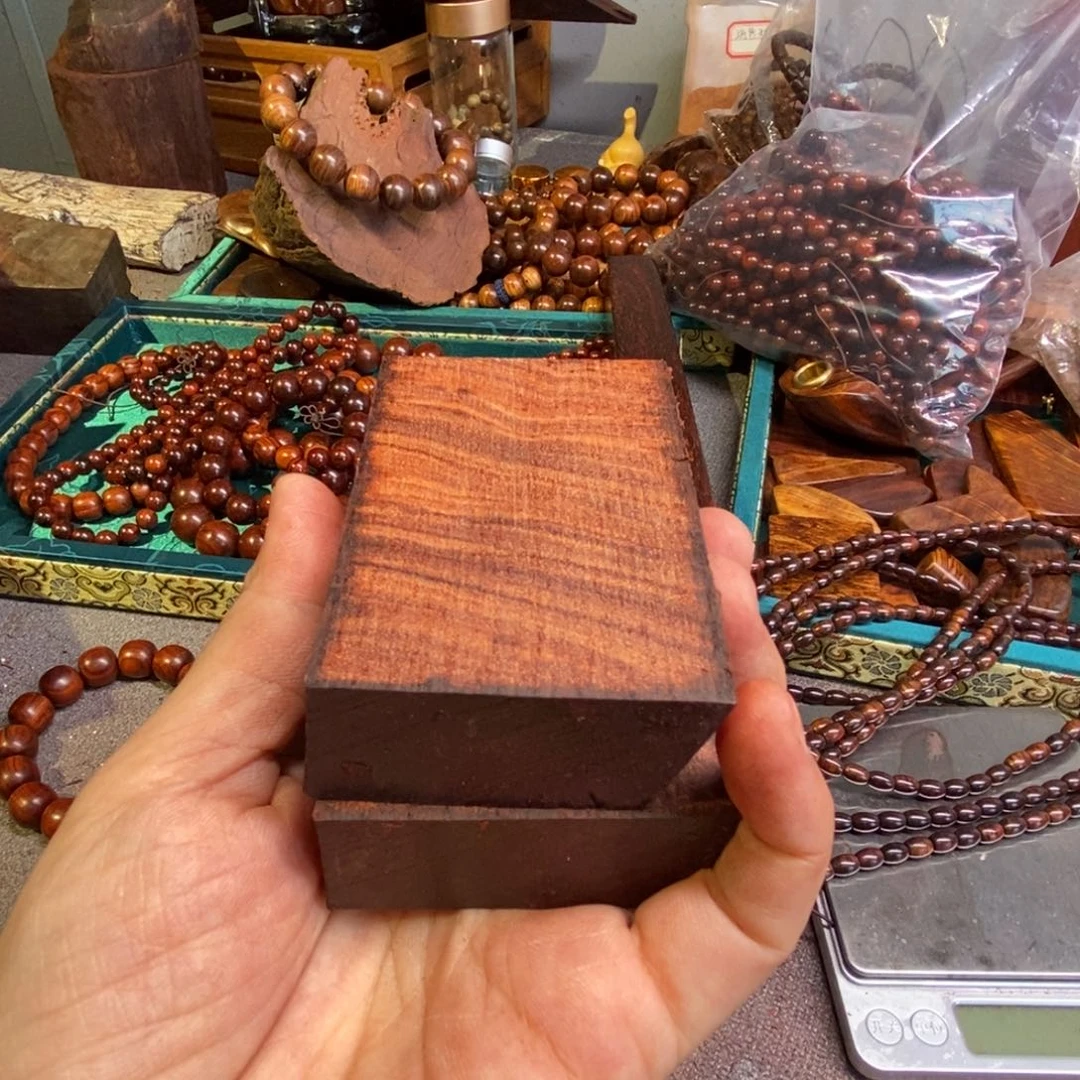 檀香紫檀（小叶紫檀）随**在