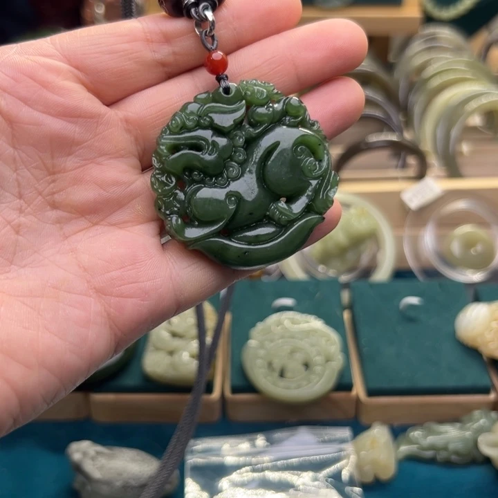 和田玉（碧玉）颈饰未镶嵌貔貅牌