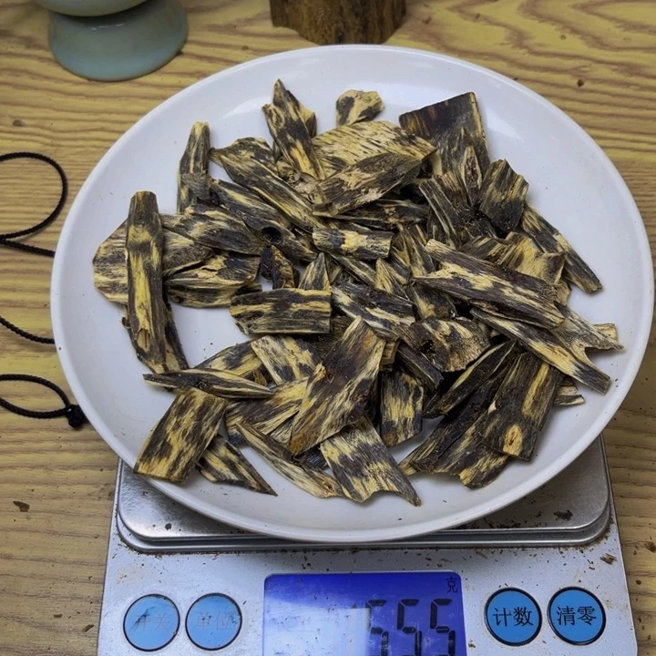 国***沉香沉香碎屑红油呕油料155 克
