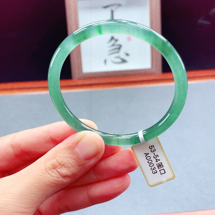 未镶嵌手镯翡翠圆镯