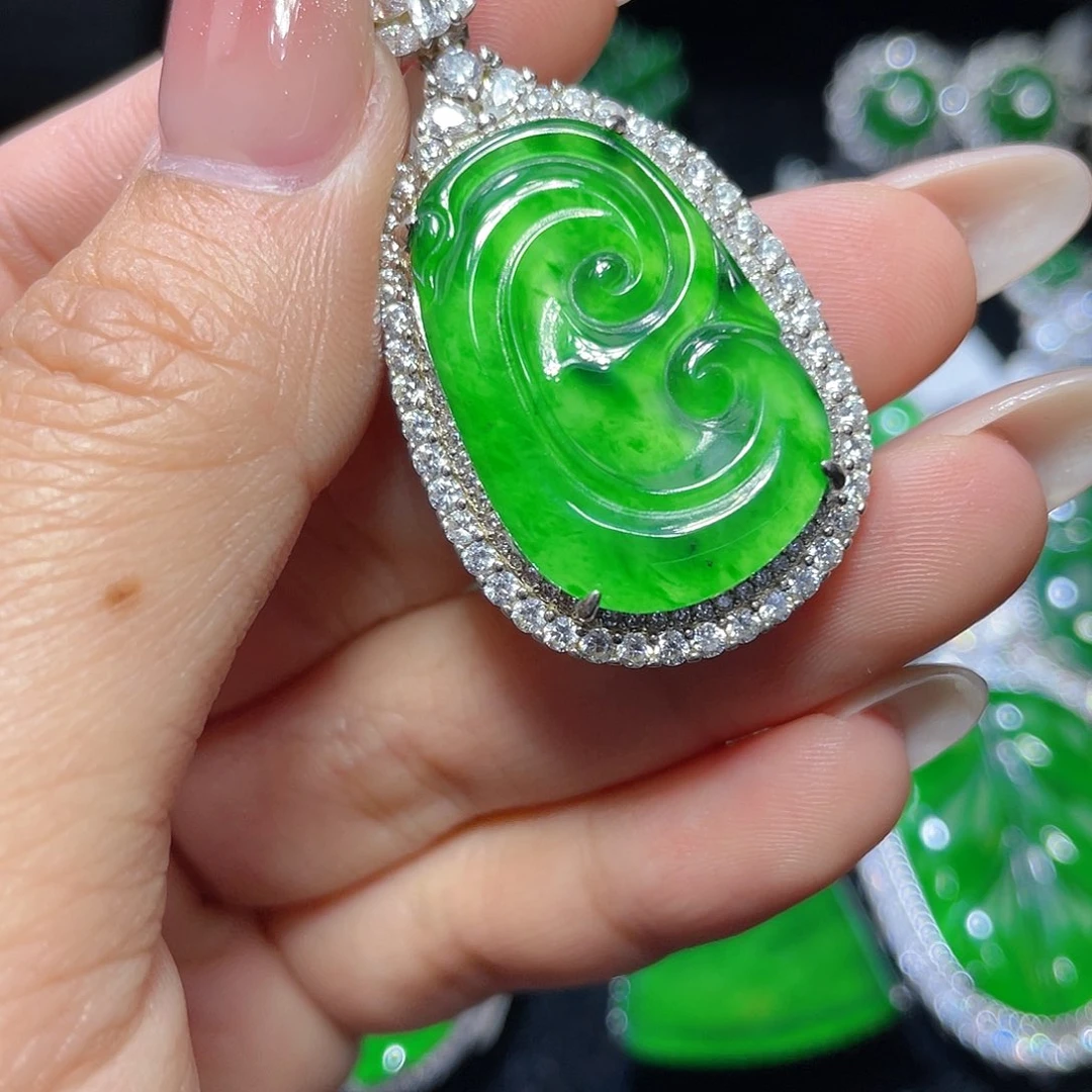 翡翠颈饰银S925镶嵌翡翠