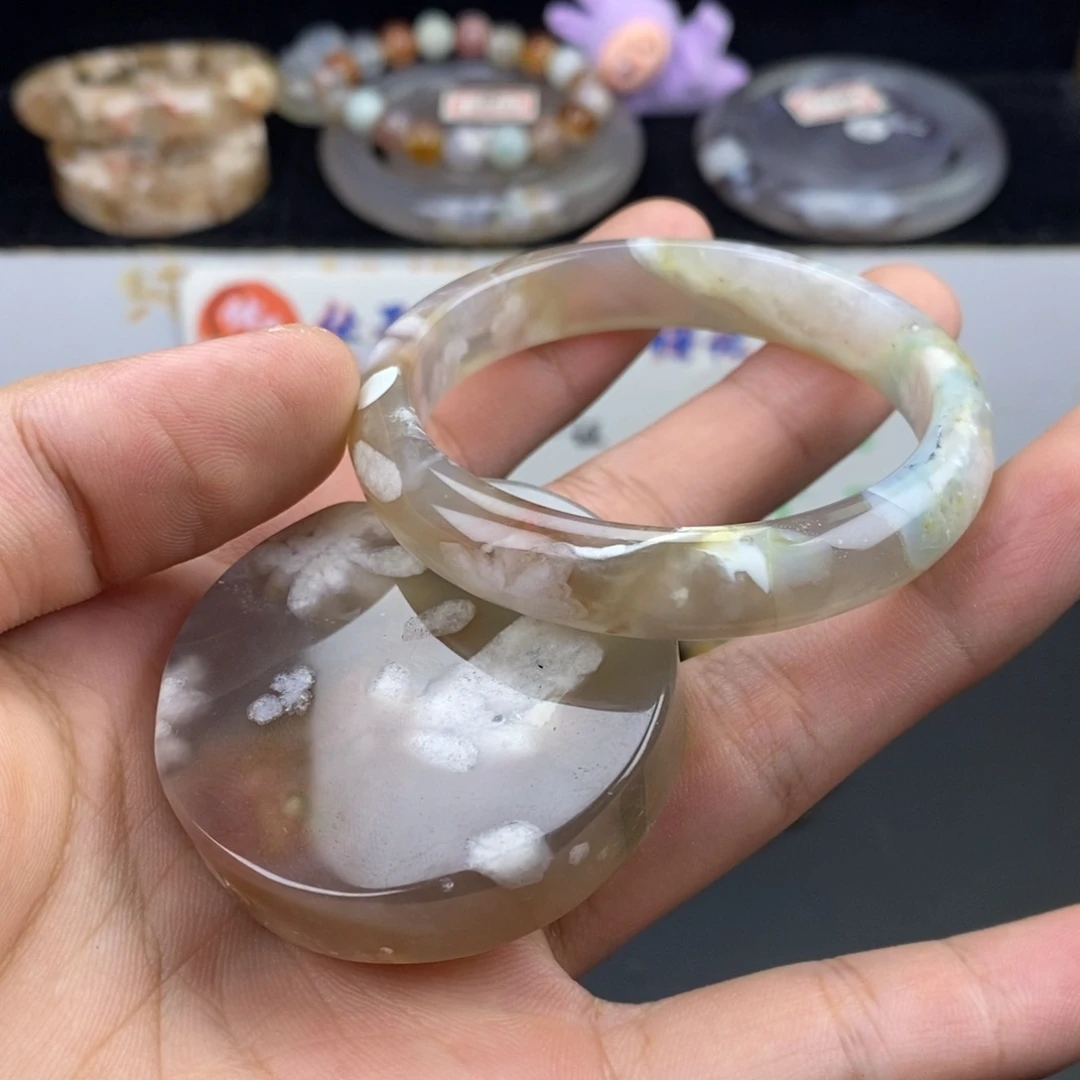 石英质玉手镯未镶嵌