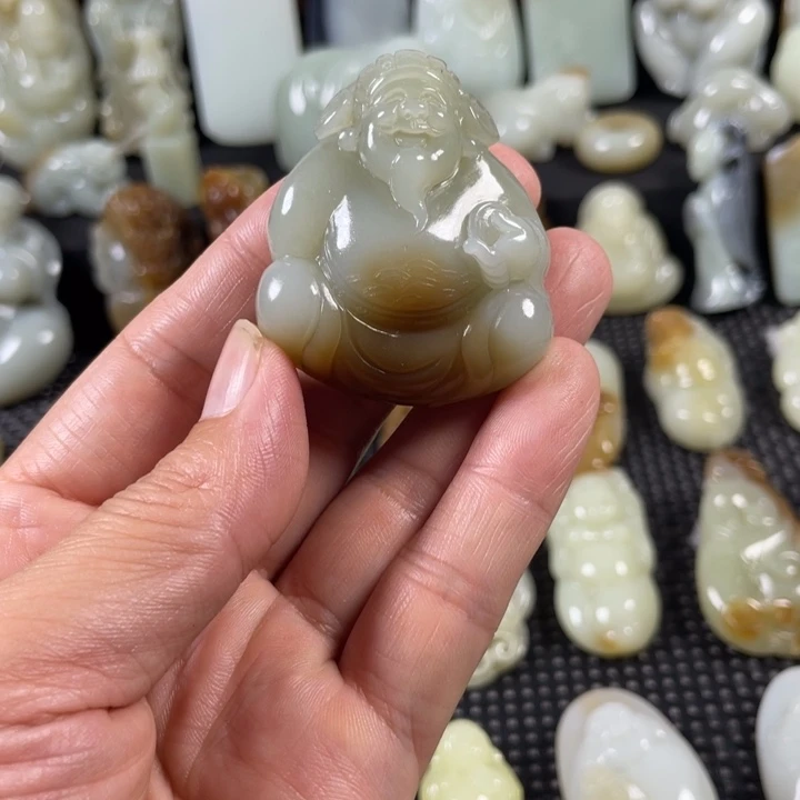 旭***涮和田玉（糖玉）未镶嵌颈饰