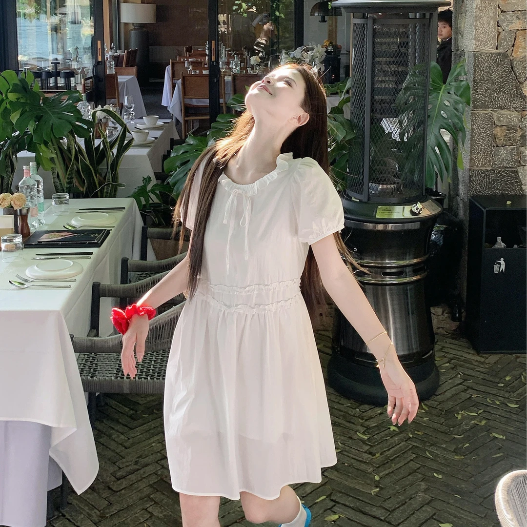 甜美木耳边气质收腰连衣裙女2025夏季新款时尚小个子泡泡袖短裙