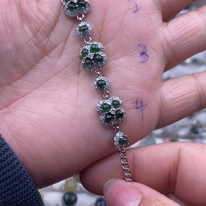 未镶嵌戒指翡翠糖****?缅甸