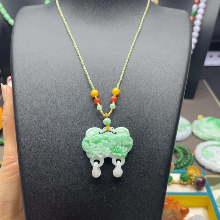 翡翠未镶嵌颈饰翡翠锁牌