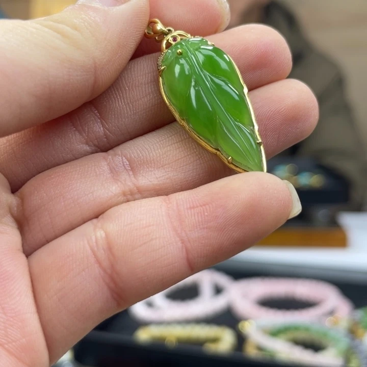 和田玉18K金镶嵌颈饰