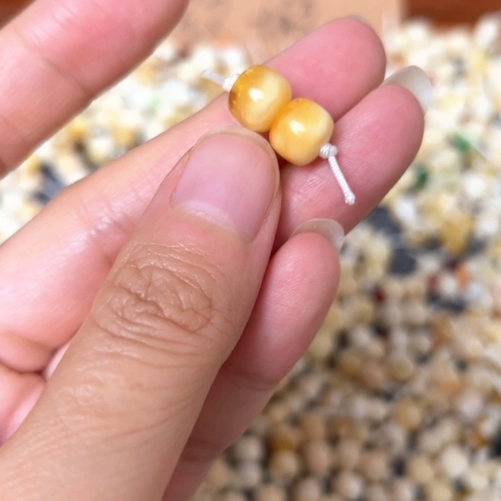 裸石蜜蜡未镶嵌8.2mm一对