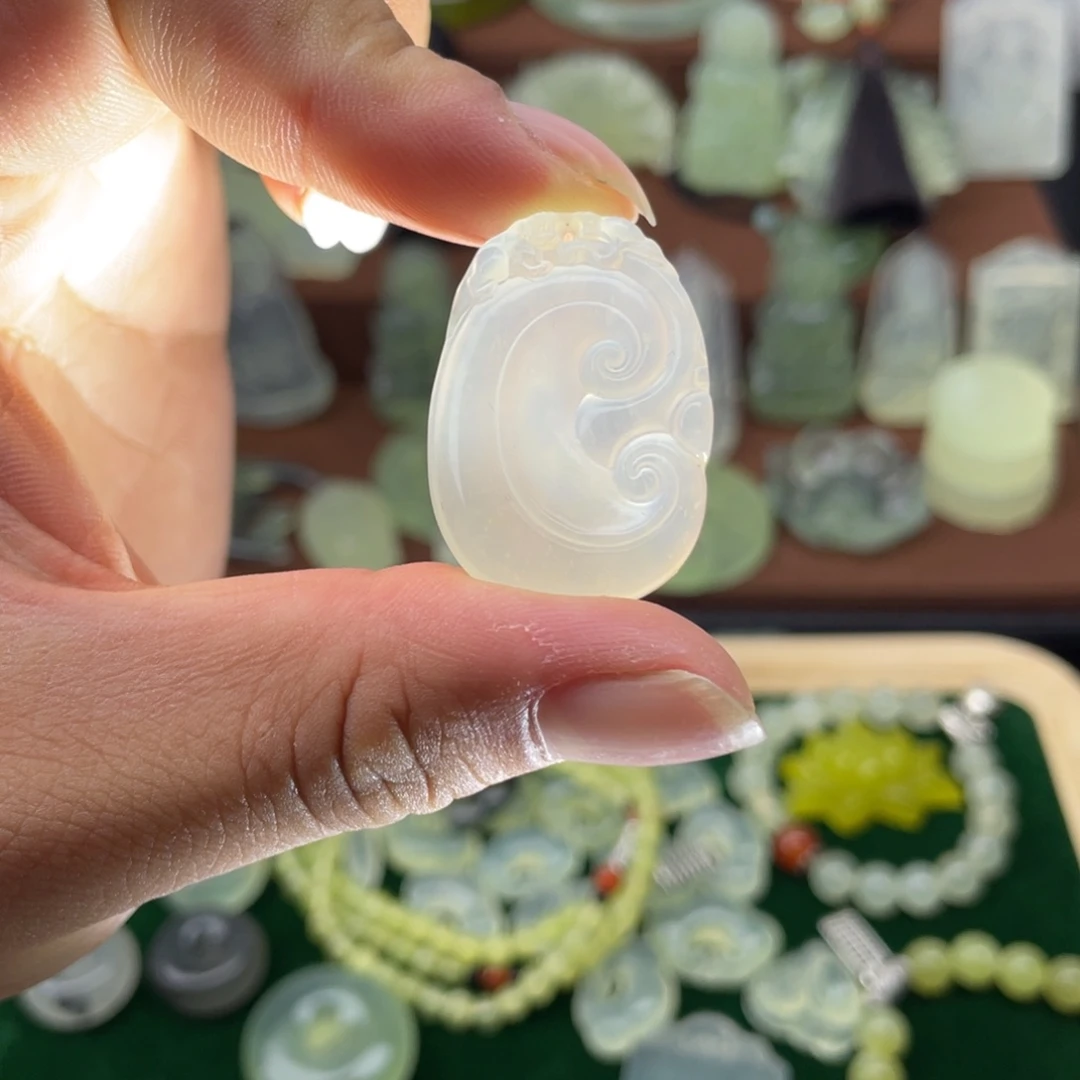 未镶嵌蛇纹石玉颈饰