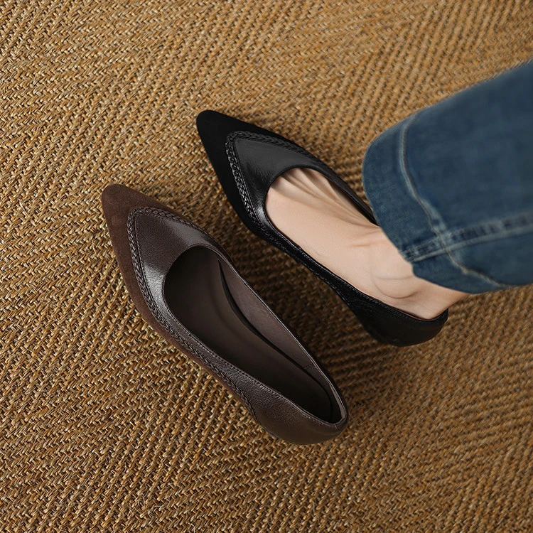 2025春季爆款妈妈鞋复古风粗跟浅口拼色羊皮单鞋女软底低跟奶奶鞋