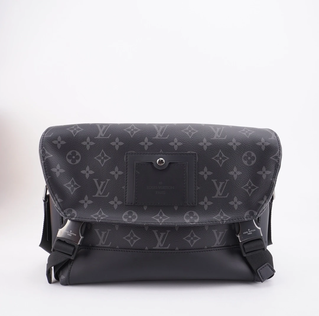99新 LV 99新 黑老花双扣voyager邮差包单肩斜挎包 33/23/11 F559