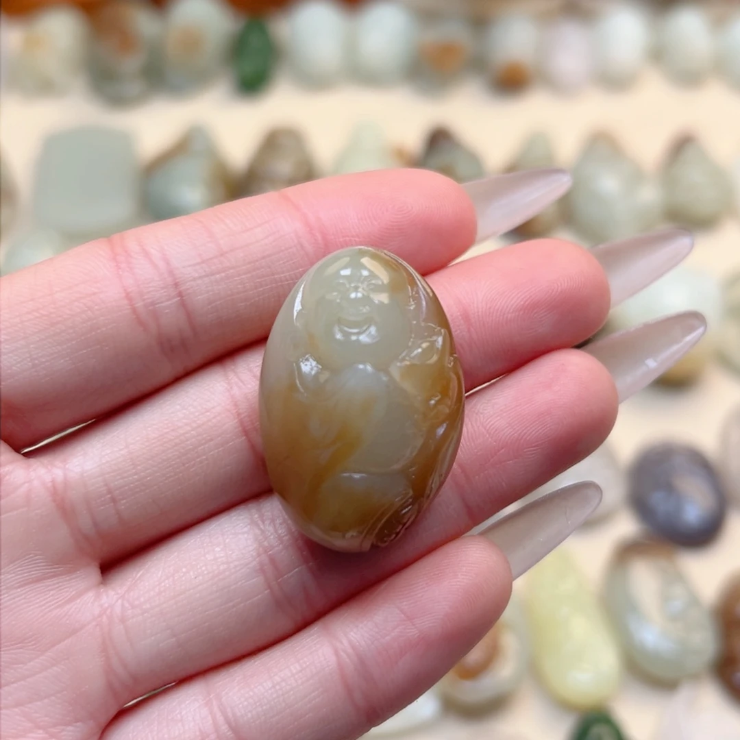 和田玉颈饰未镶嵌是*吖