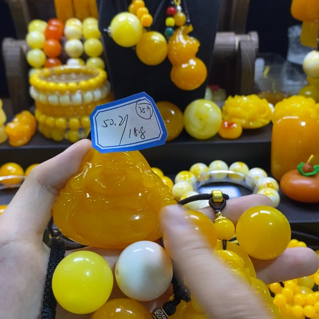 董***姐非金属鸡油黄小佛小