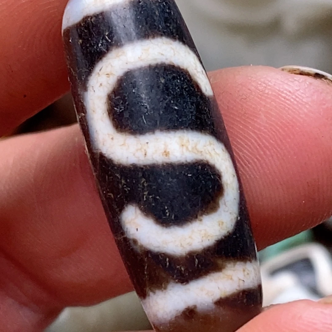 DIY琉璃珠子的颜色是蓝色的吗