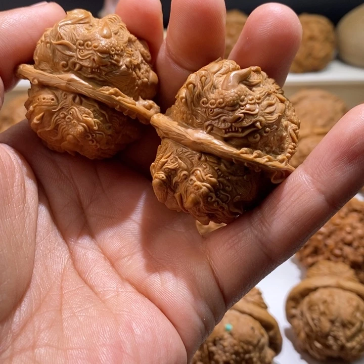 居***合把件文玩核桃纯手工雕刻文玩核桃