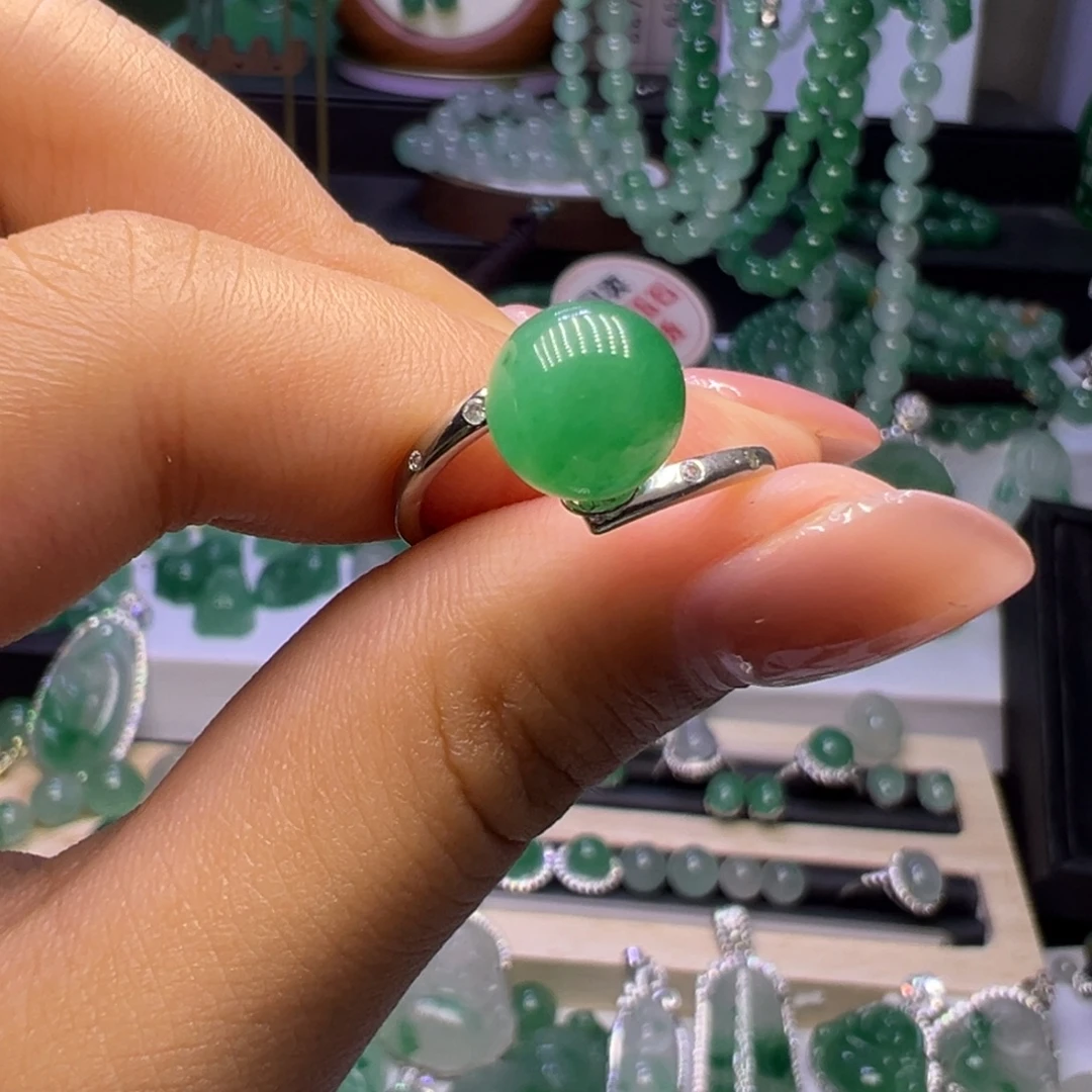 石英质玉（非洲翠）未镶嵌颈饰