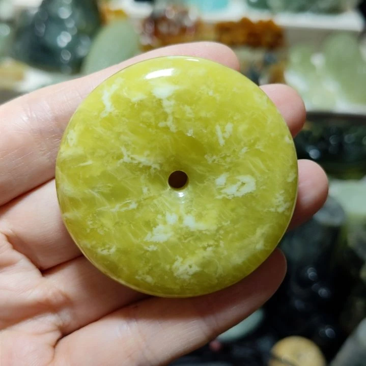 岫玉未镶嵌平安扣