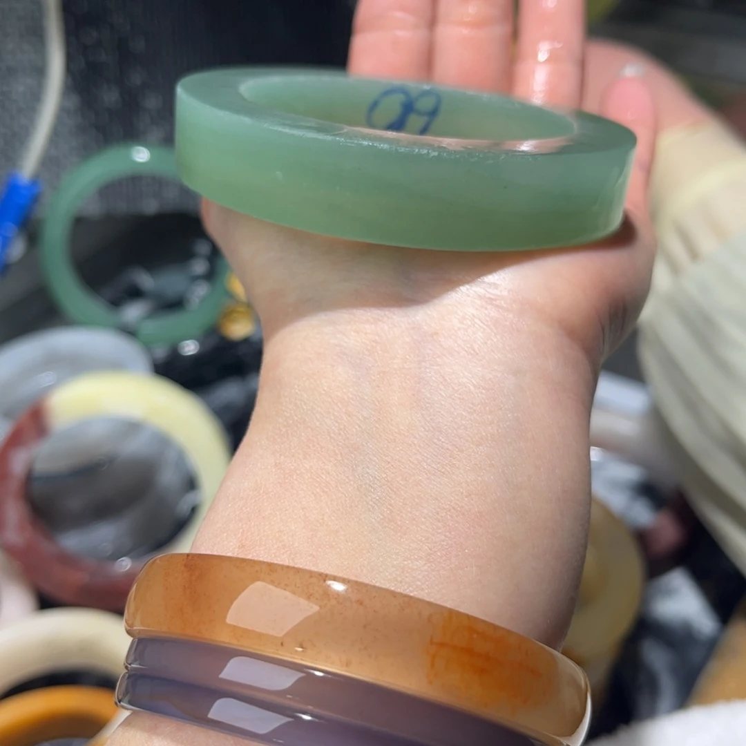 ****丹石英质玉（金丝玉）未镶嵌手镯