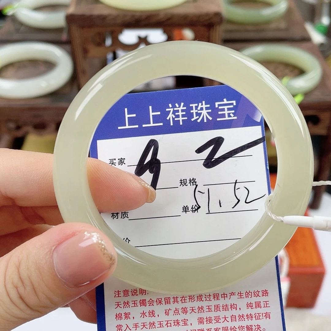 和田玉手镯未镶嵌