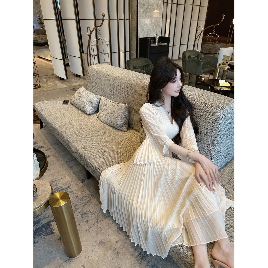 LYU【白日舒曼】奢感气质压褶收腰连衣裙 VVC4LYQ0542A