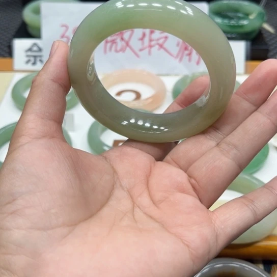 石英质玉手镯未镶嵌仰**空