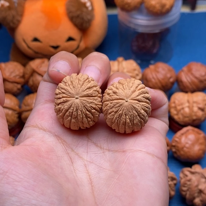 大***橘文玩核桃把件猴头