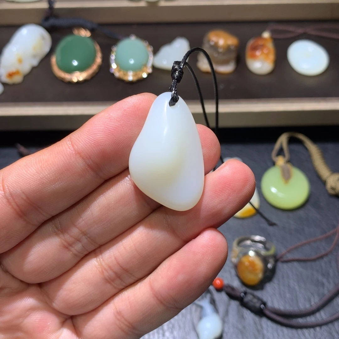 A***G和田玉未镶嵌挂件