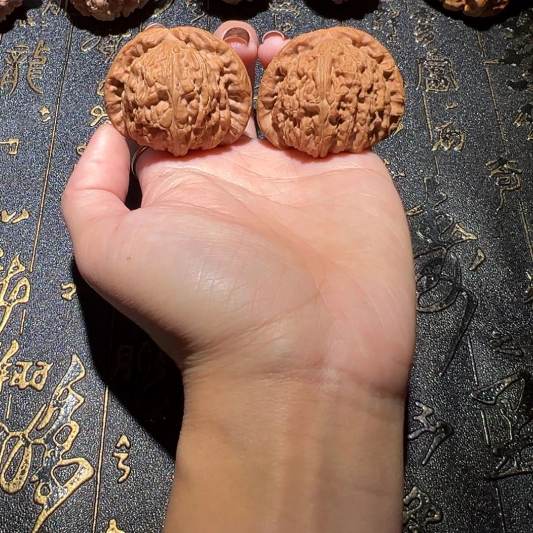 文玩核桃吊坠白狮子43手把件120