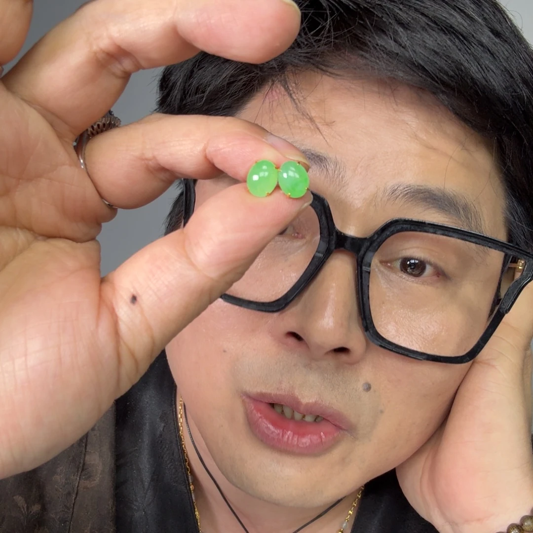 爱***O翡翠18K金镶嵌颈饰一对