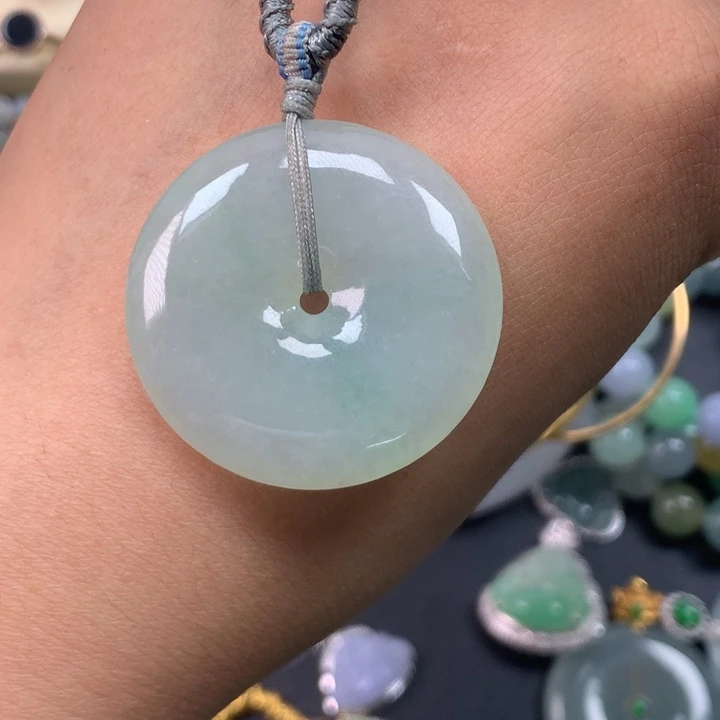 翡翠未镶嵌颈饰平安扣