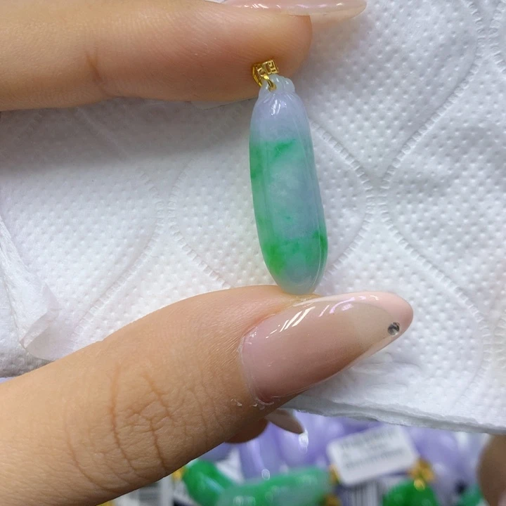 颈饰18K金镶嵌翡翠