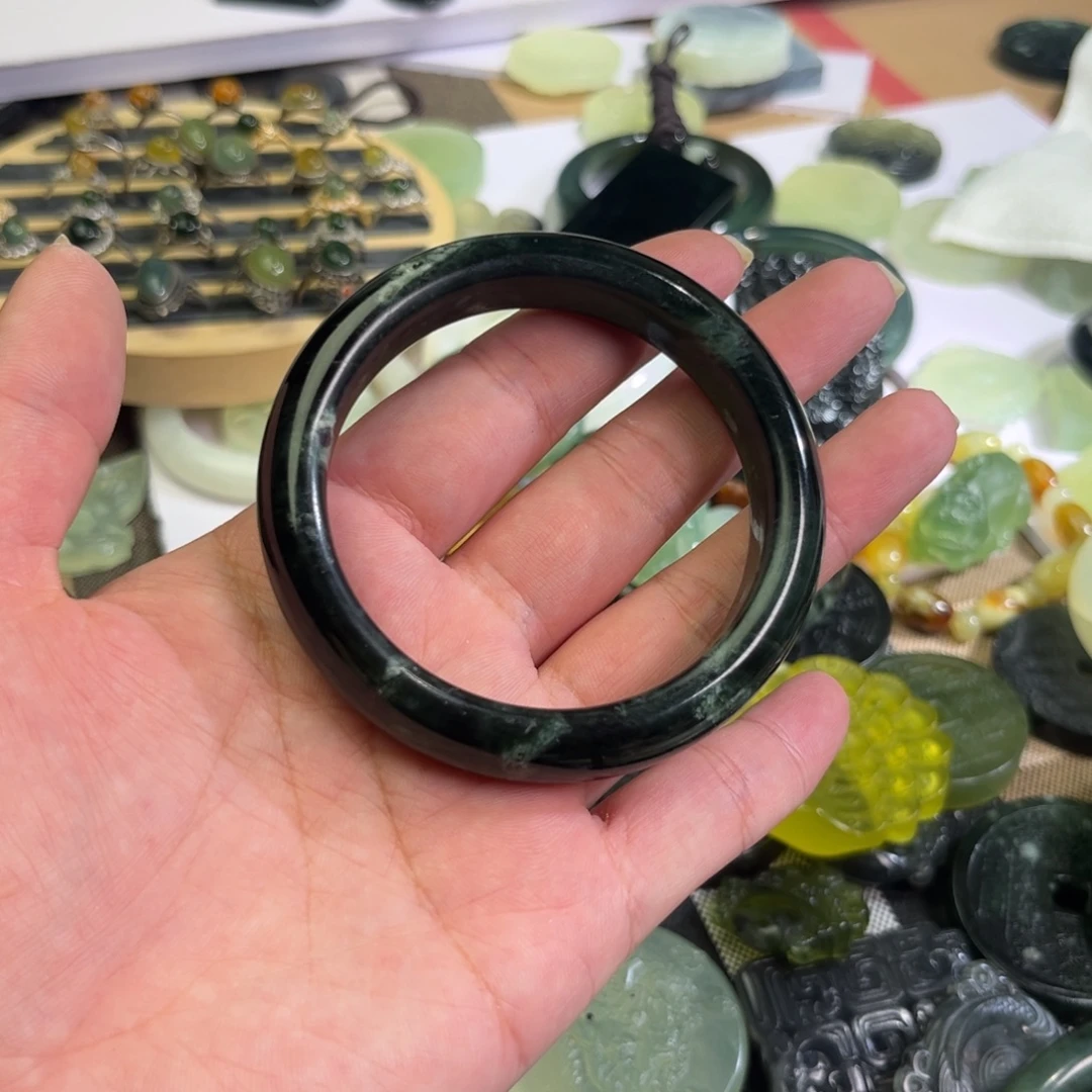 未镶嵌蛇纹石玉手镯